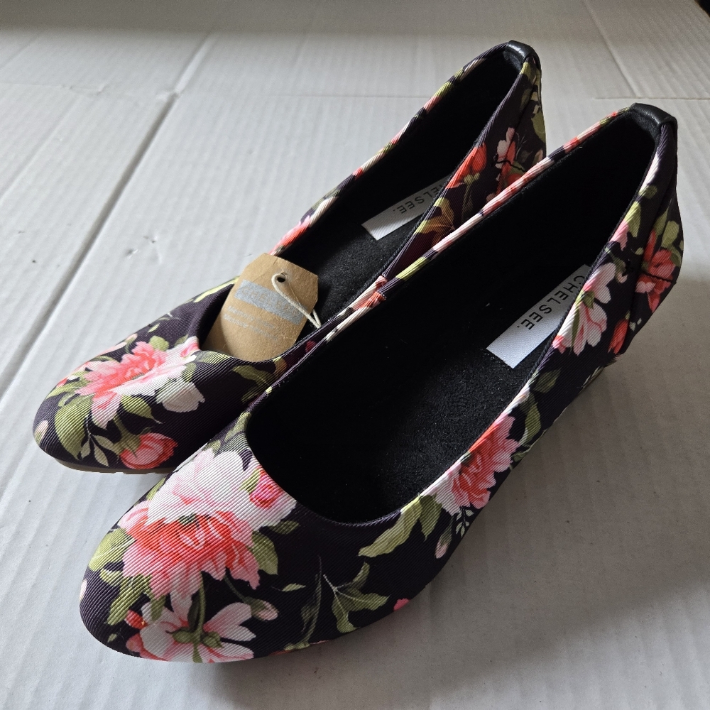 CHELSEE Memory Foam SeaBird Flats or Shoes With Floral Design Size 8